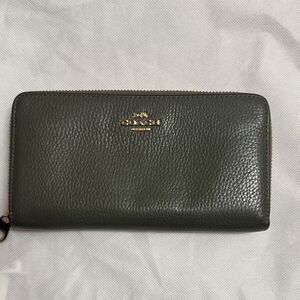Coach Olive Leather Zip Wallet